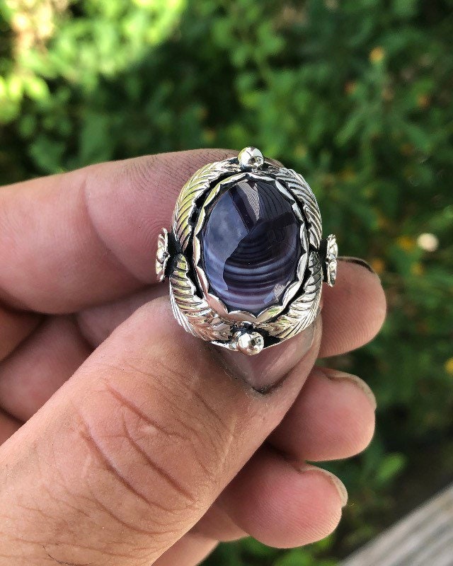 Wampum sterling Silver Oval Floral Mens Ring.