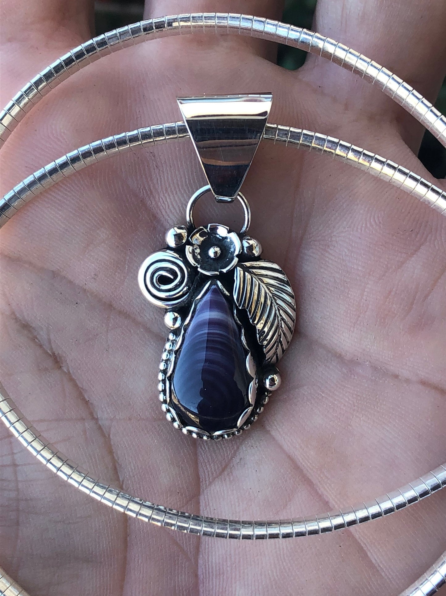 Wampum tear drop leaf flower pendant.