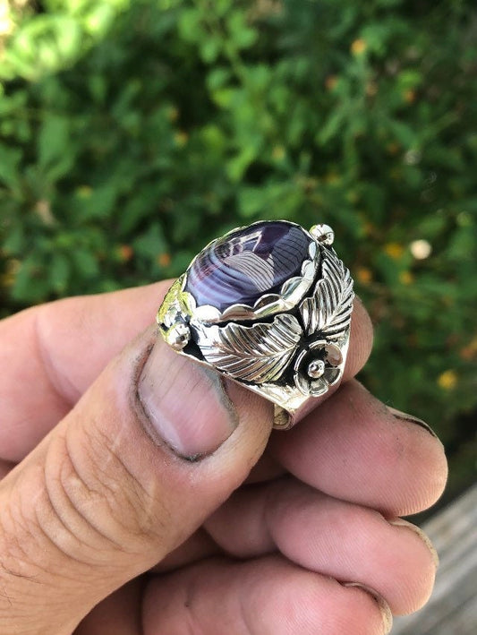 Wampum sterling Silver Oval Floral Mens Ring.